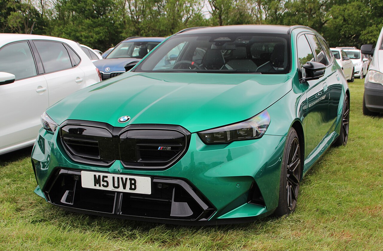 File:2025 BMW M5 Touring PHEV Auto 1.jpg